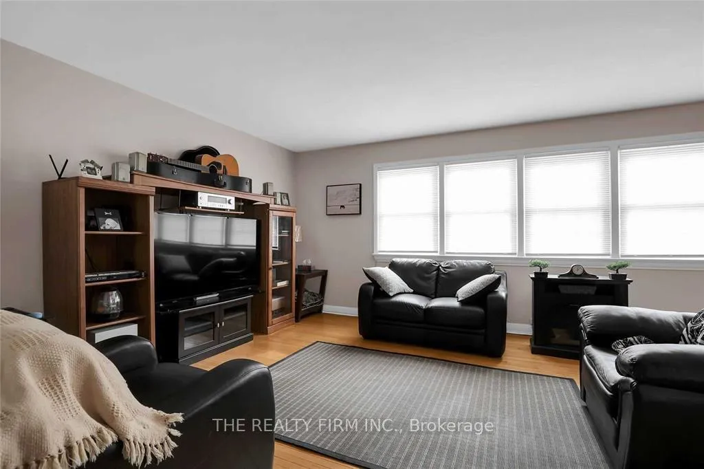 Photo 6 of 7076 Longwoods Road, London, South V — HOMEH