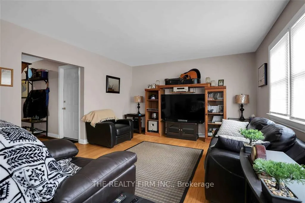 Photo 7 of 7076 Longwoods Road, London, South V — HOMEH