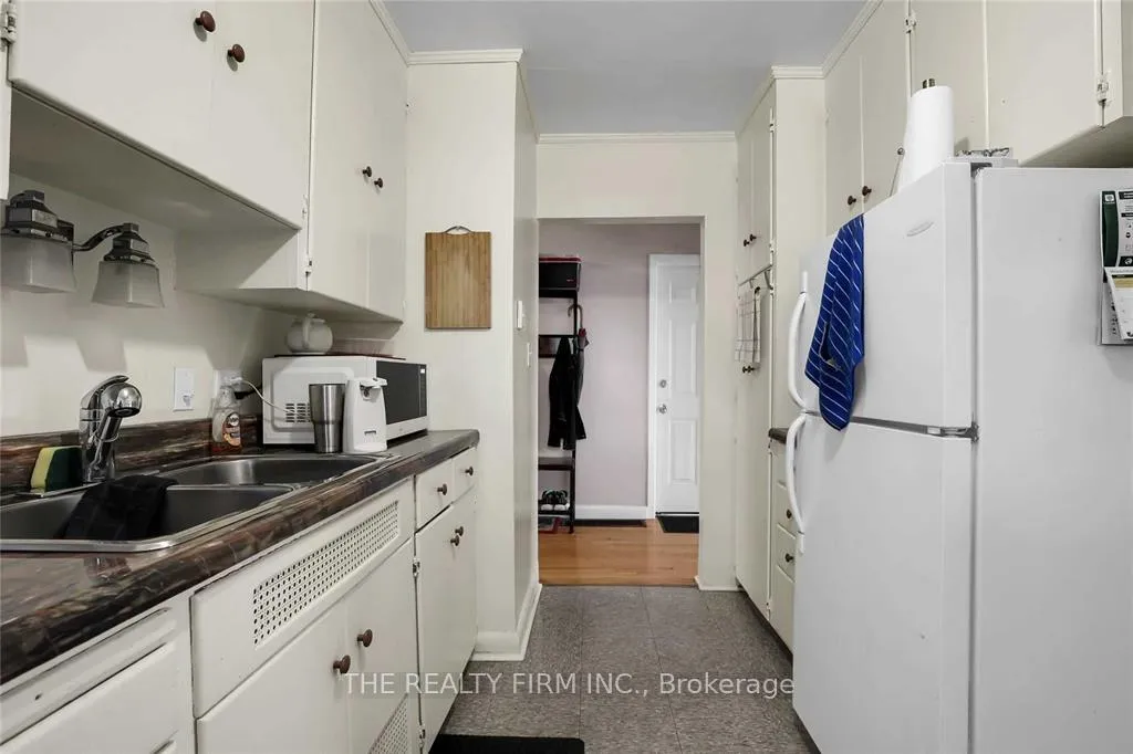 Photo 10 of 7076 Longwoods Road, London, South V — HOMEH
