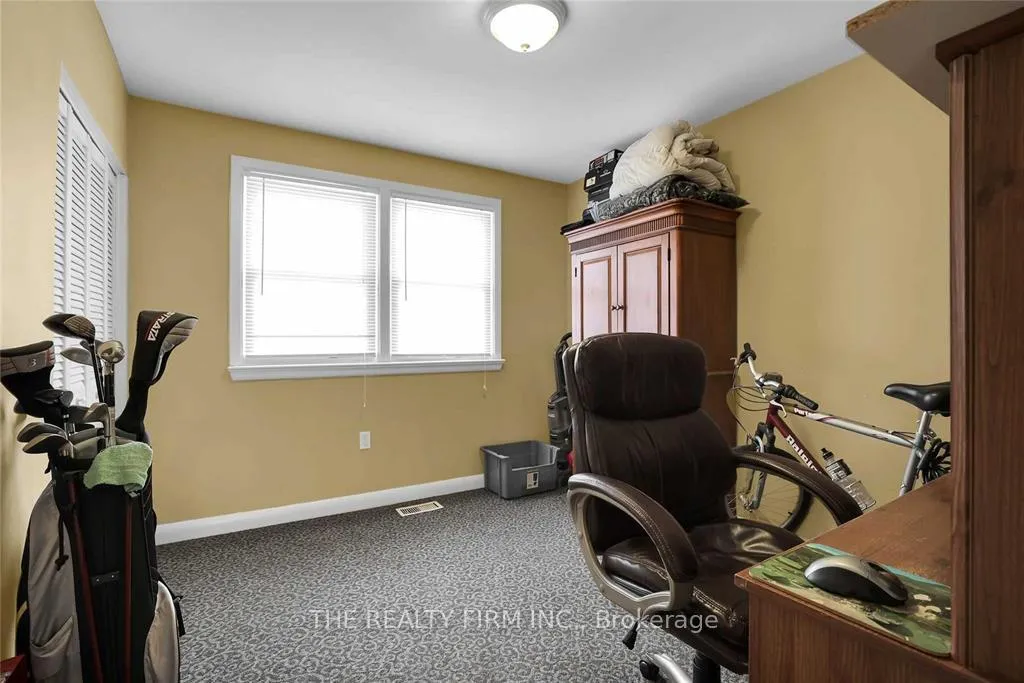 Photo 11 of 7076 Longwoods Road, London, South V — HOMEH