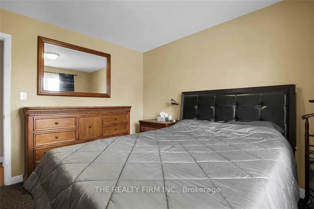 Photo 14 of 7076 Longwoods Road, London, South V — HOMEH