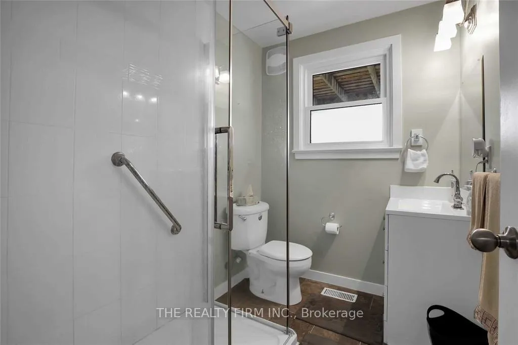 Photo 16 of 7076 Longwoods Road, London, South V — HOMEH