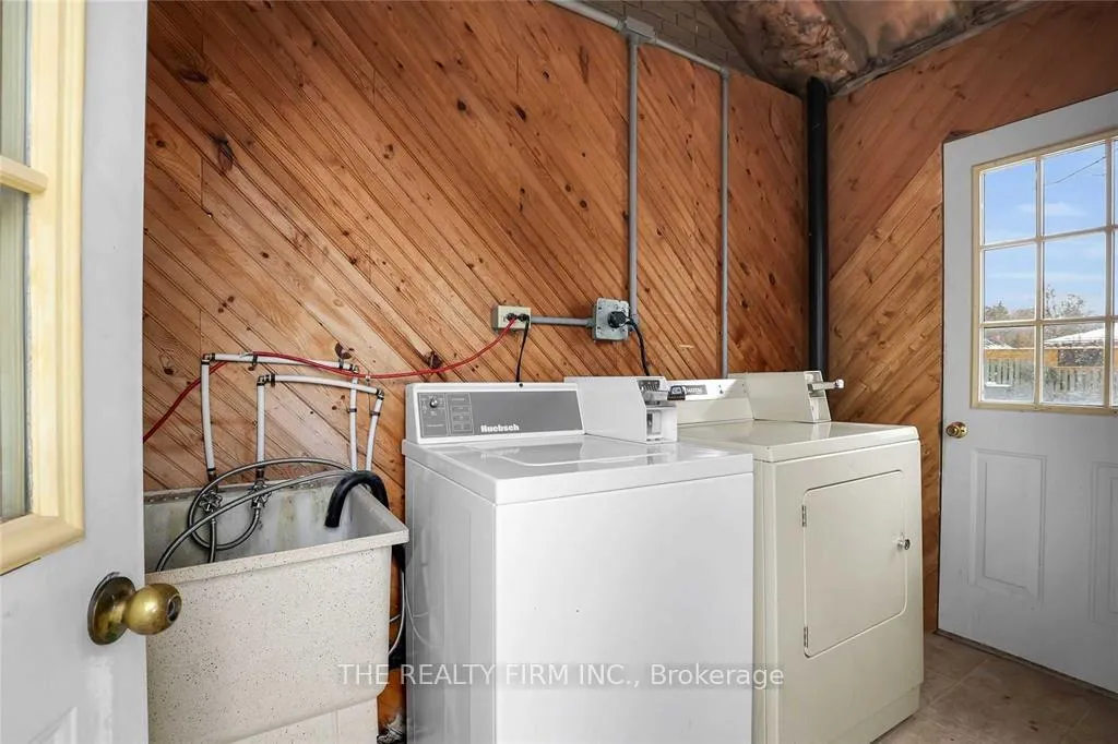 Photo 17 of 7076 Longwoods Road, London, South V — HOMEH