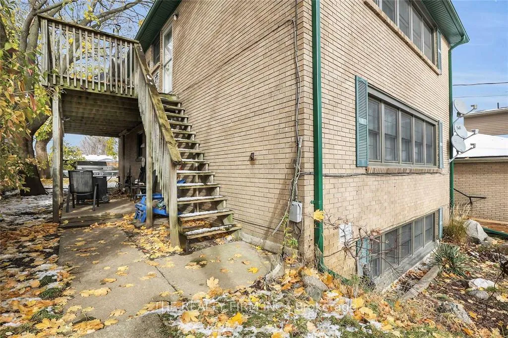 Photo 18 of 7076 Longwoods Road, London, South V — HOMEH