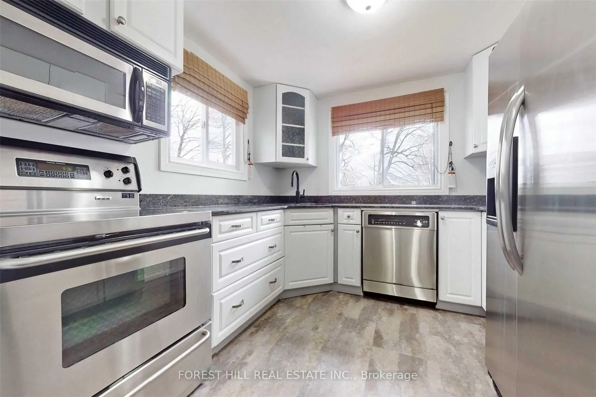 Photo 5 of 213 Hickling Trail, Barrie, Grove East — HOMEH