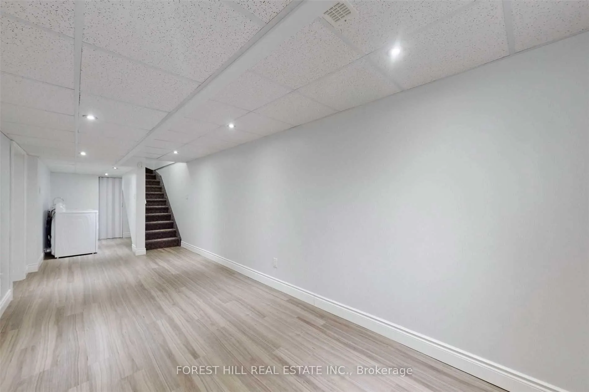 Photo 26 of 213 Hickling Trail, Barrie, Grove East — HOMEH