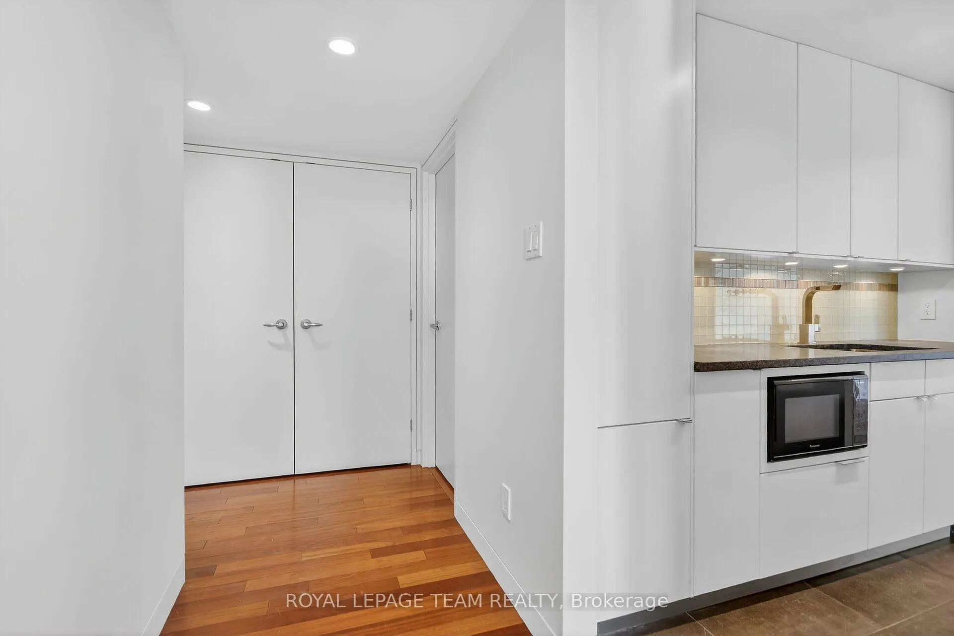 Photo 4 of Unit 2003, 470 Laurier Avenue W, Ottawa, Ottawa Centre — HOMEH