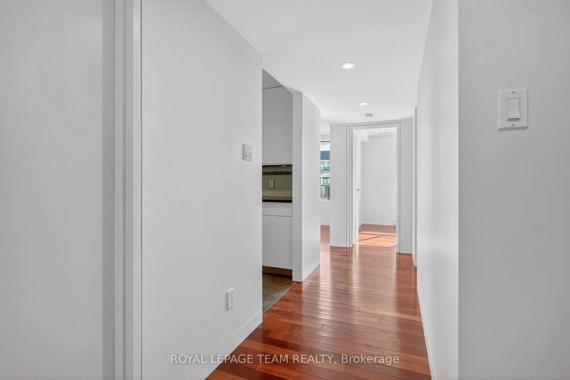 Photo 5 of Unit 2003, 470 Laurier Avenue W, Ottawa, Ottawa Centre — HOMEH