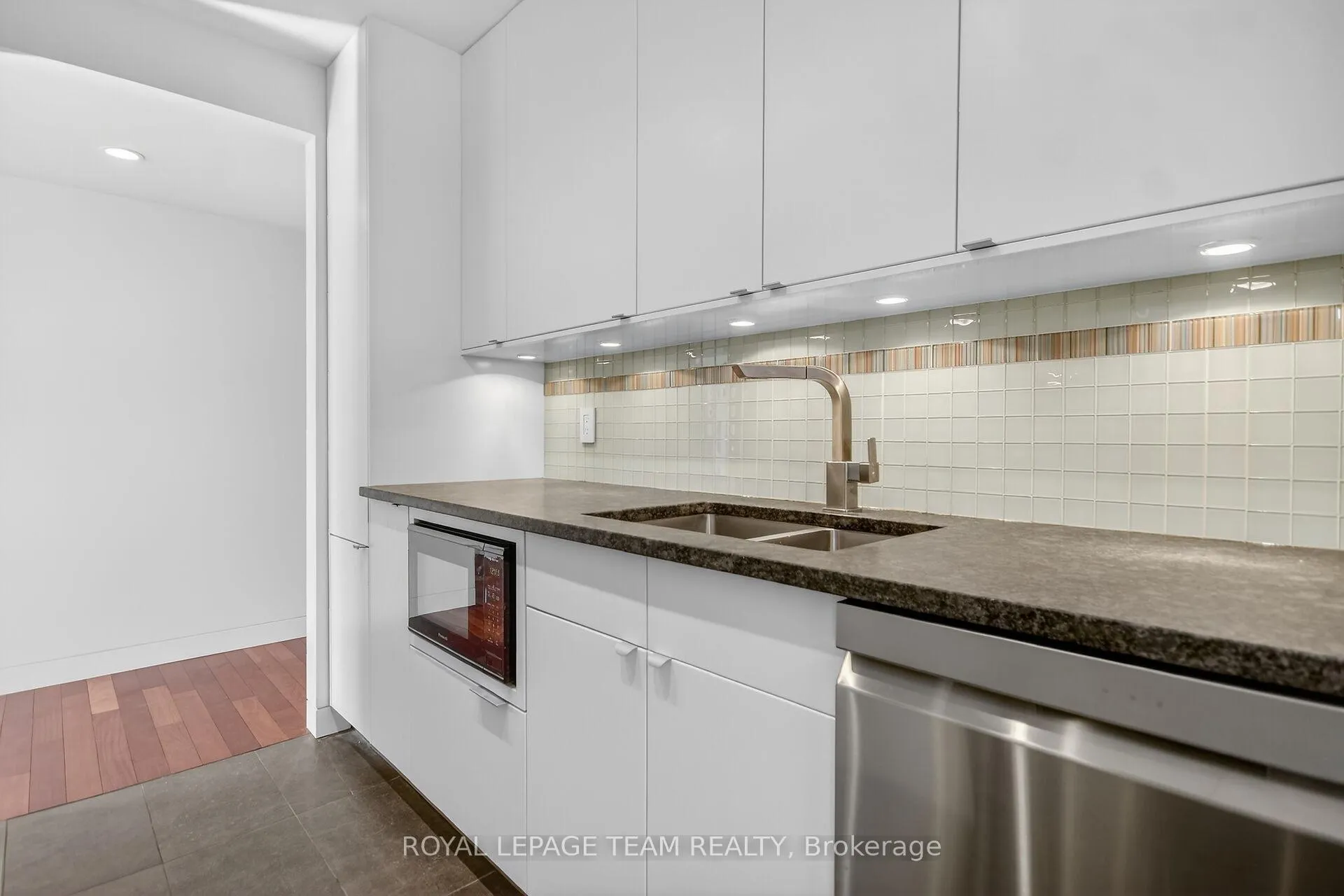 Photo 13 of Unit 2003, 470 Laurier Avenue W, Ottawa, Ottawa Centre — HOMEH