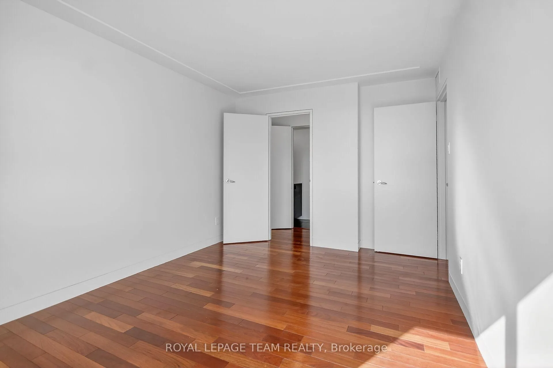 Photo 18 of Unit 2003, 470 Laurier Avenue W, Ottawa, Ottawa Centre — HOMEH