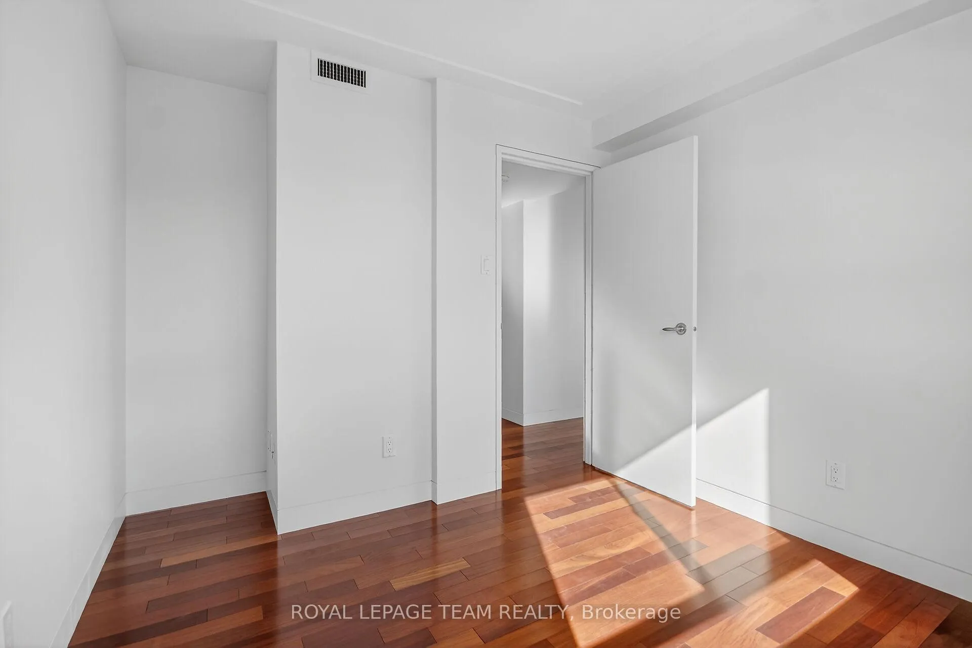 Photo 22 of Unit 2003, 470 Laurier Avenue W, Ottawa, Ottawa Centre — HOMEH