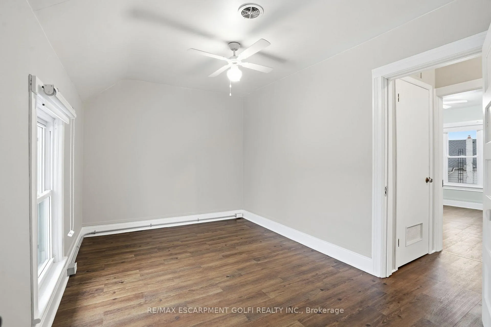 Photo 4 of 43 Chippawa Road, Port Colborne, Bethel — HOMEH
