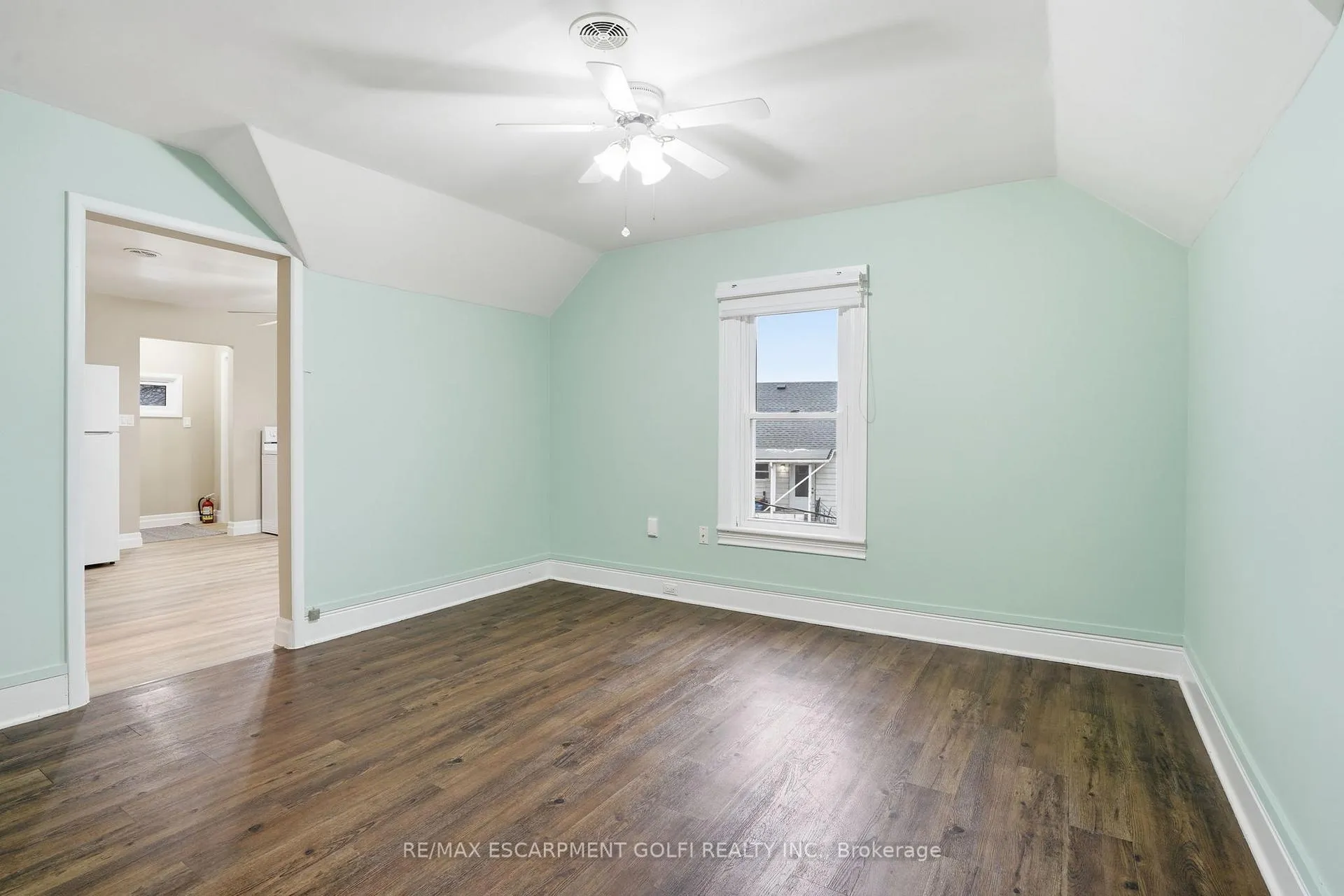 Photo 6 of 43 Chippawa Road, Port Colborne, Bethel — HOMEH