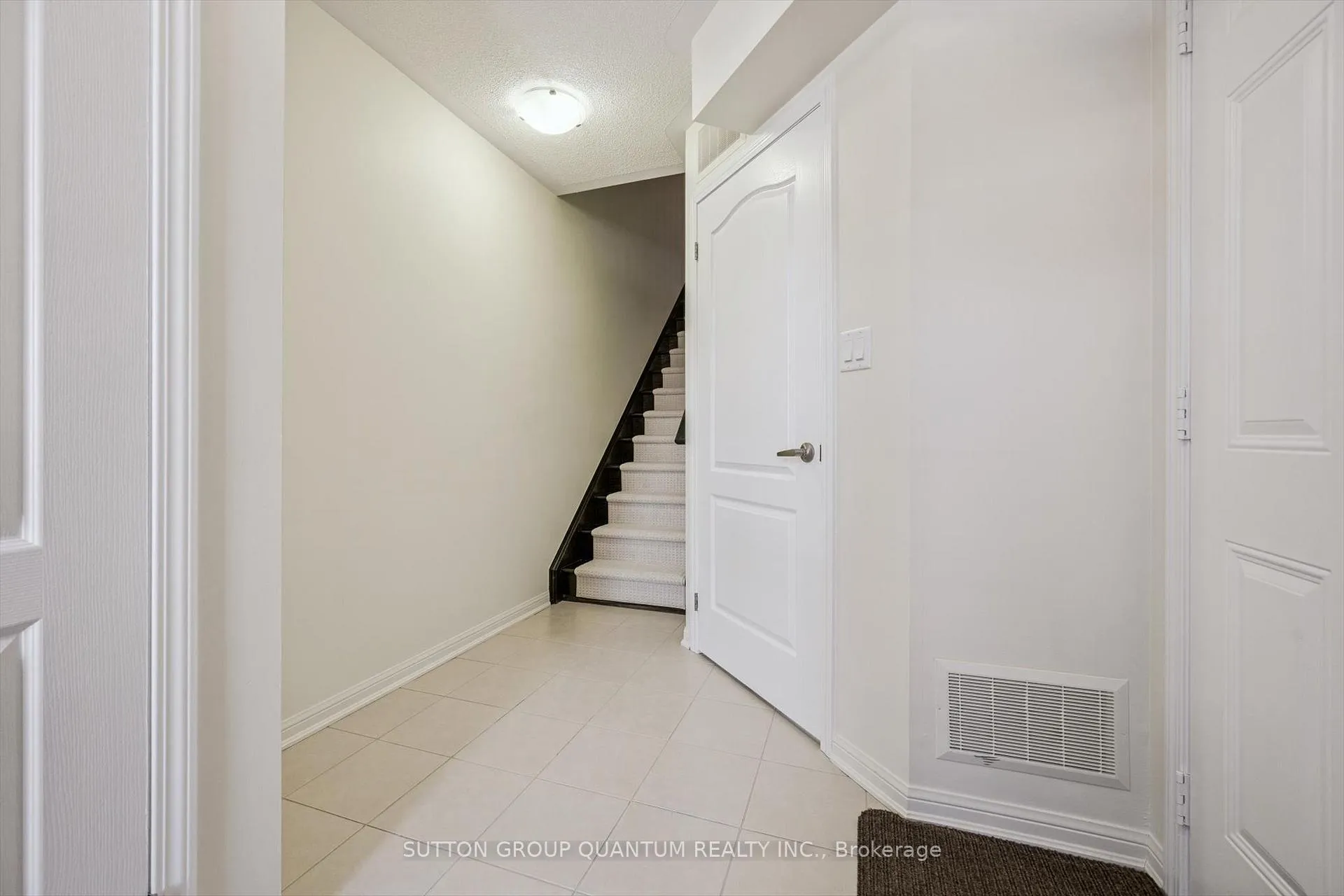 Photo 2 of 20 Deancrest Road, Brampton, Northwest Brampton — HOMEH
