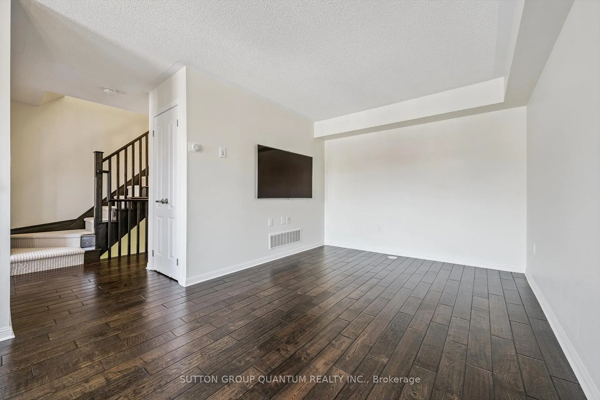 Photo 4 of 20 Deancrest Road, Brampton, Northwest Brampton — HOMEH