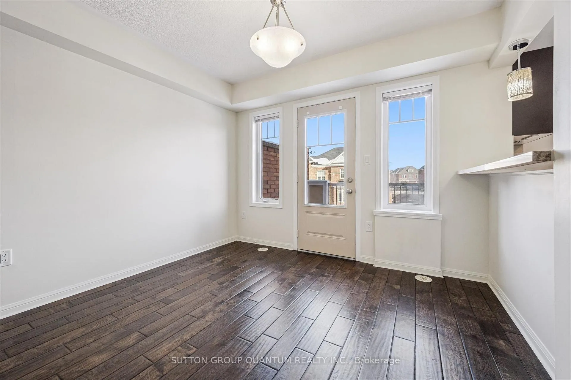 Photo 8 of 20 Deancrest Road, Brampton, Northwest Brampton — HOMEH