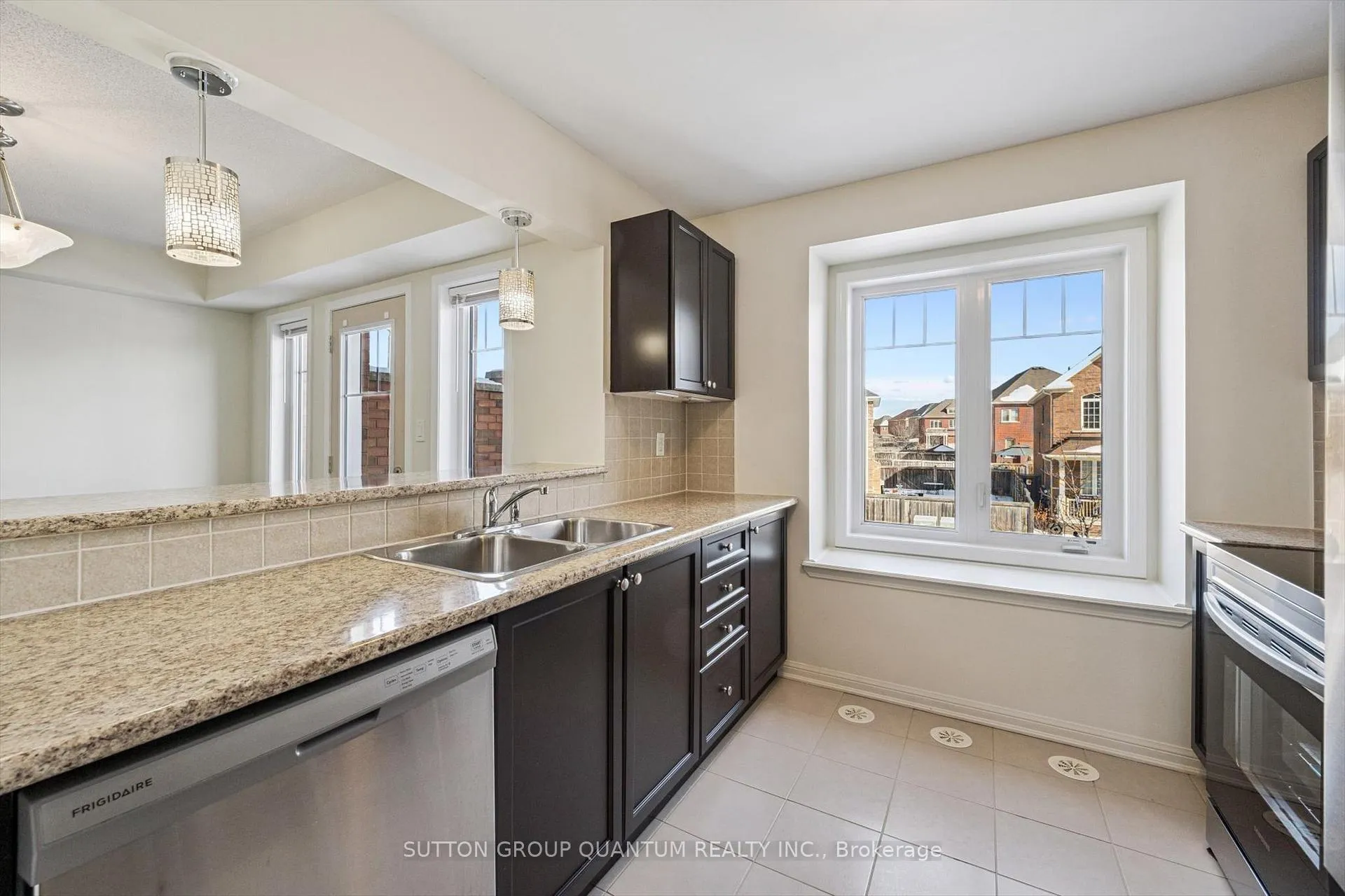 Photo 10 of 20 Deancrest Road, Brampton, Northwest Brampton — HOMEH