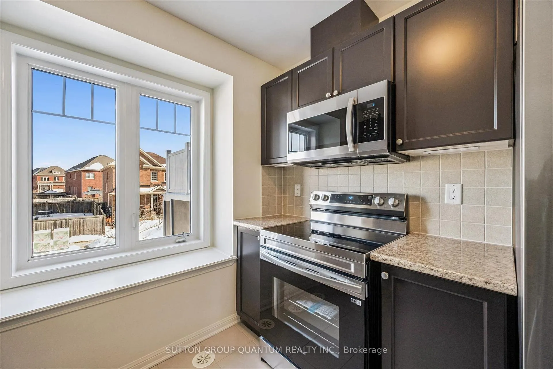 Photo 11 of 20 Deancrest Road, Brampton, Northwest Brampton — HOMEH