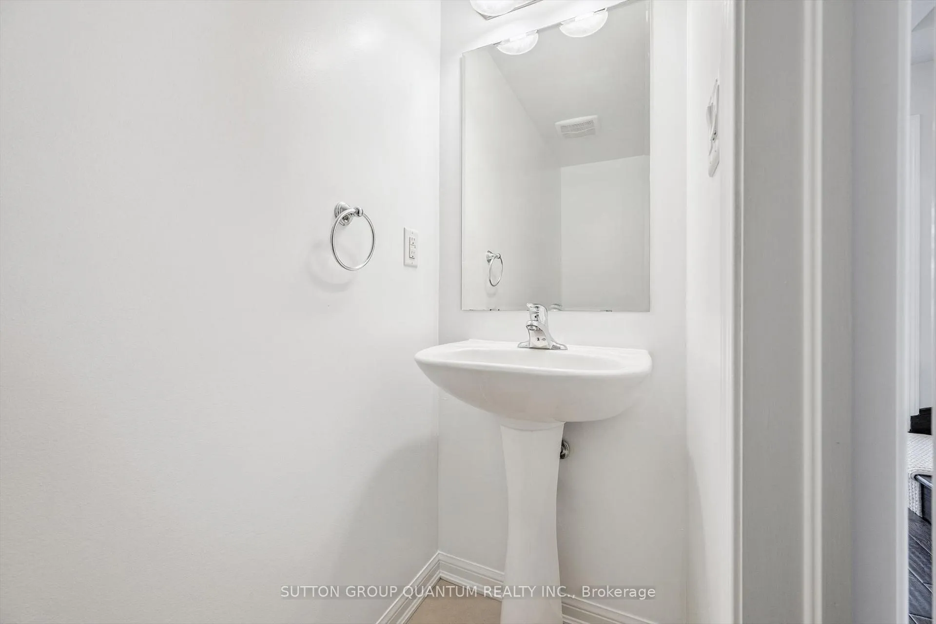 Photo 13 of 20 Deancrest Road, Brampton, Northwest Brampton — HOMEH