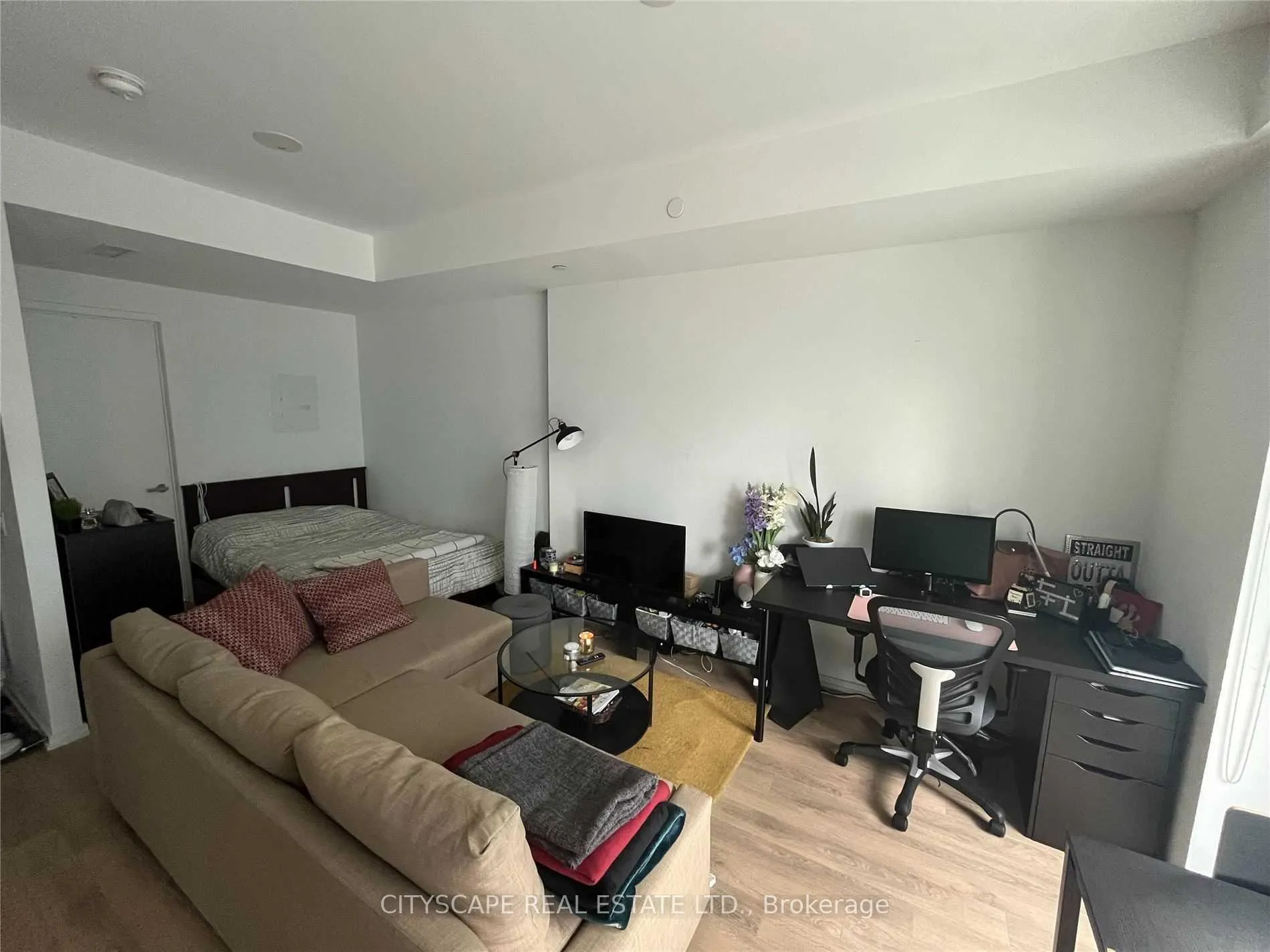 Front of Unit 1508, 197 Yonge Street