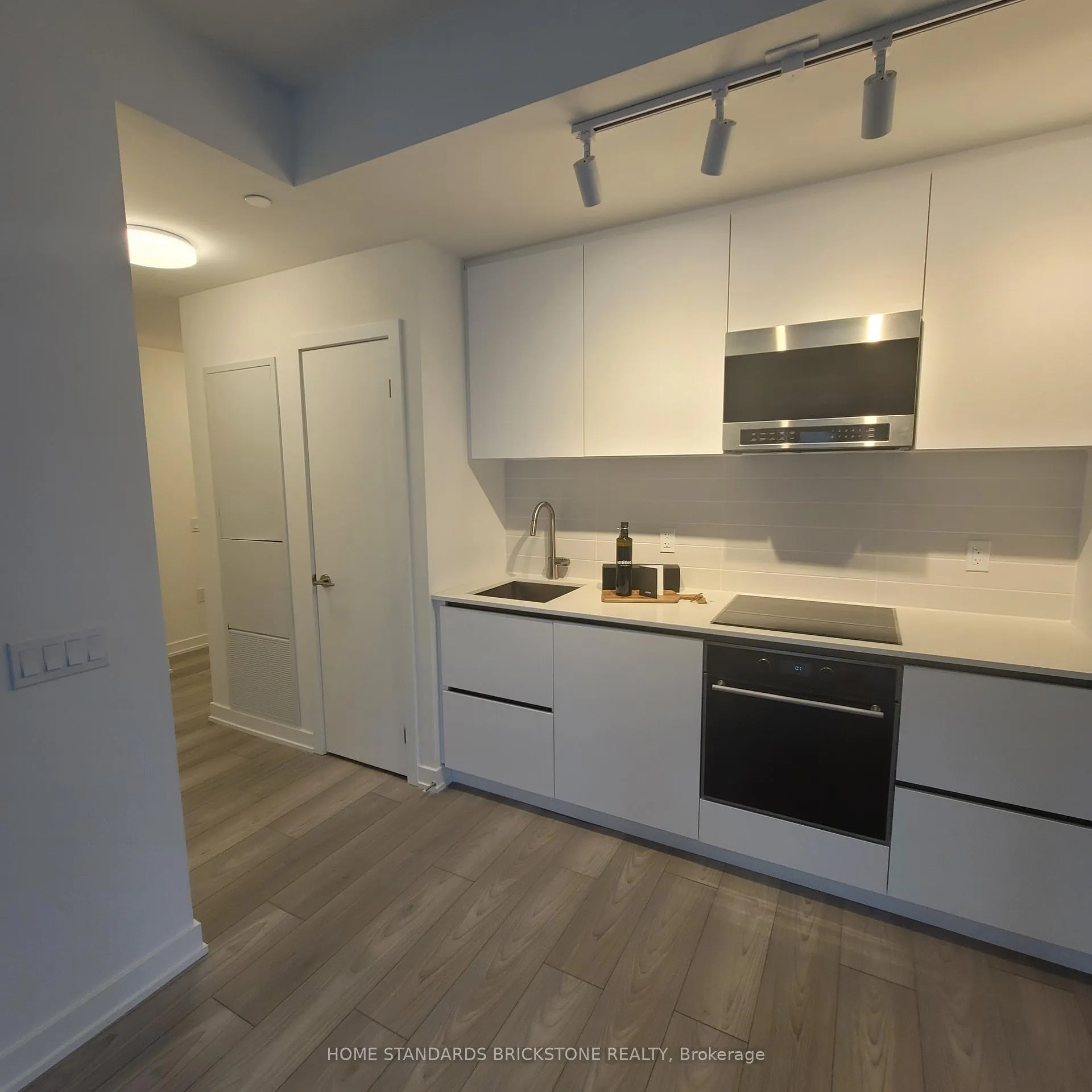 Photo 1 of Unit 1012, 110 Broadway Avenue, Toronto, Mount Pleasant West — HOMEH