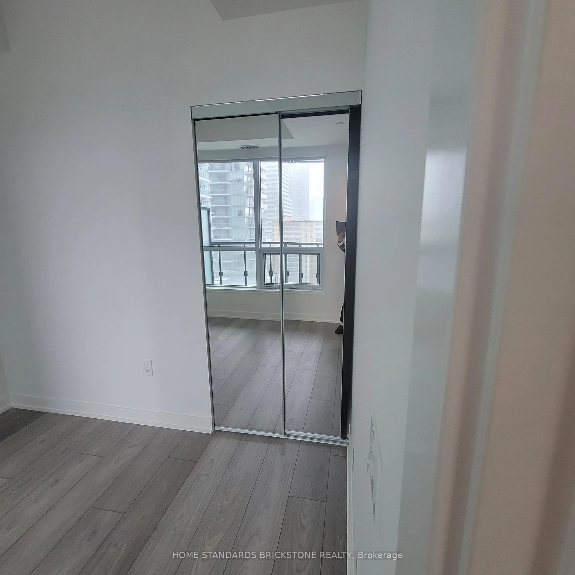 Photo 5 of Unit 1012, 110 Broadway Avenue, Toronto, Mount Pleasant West — HOMEH