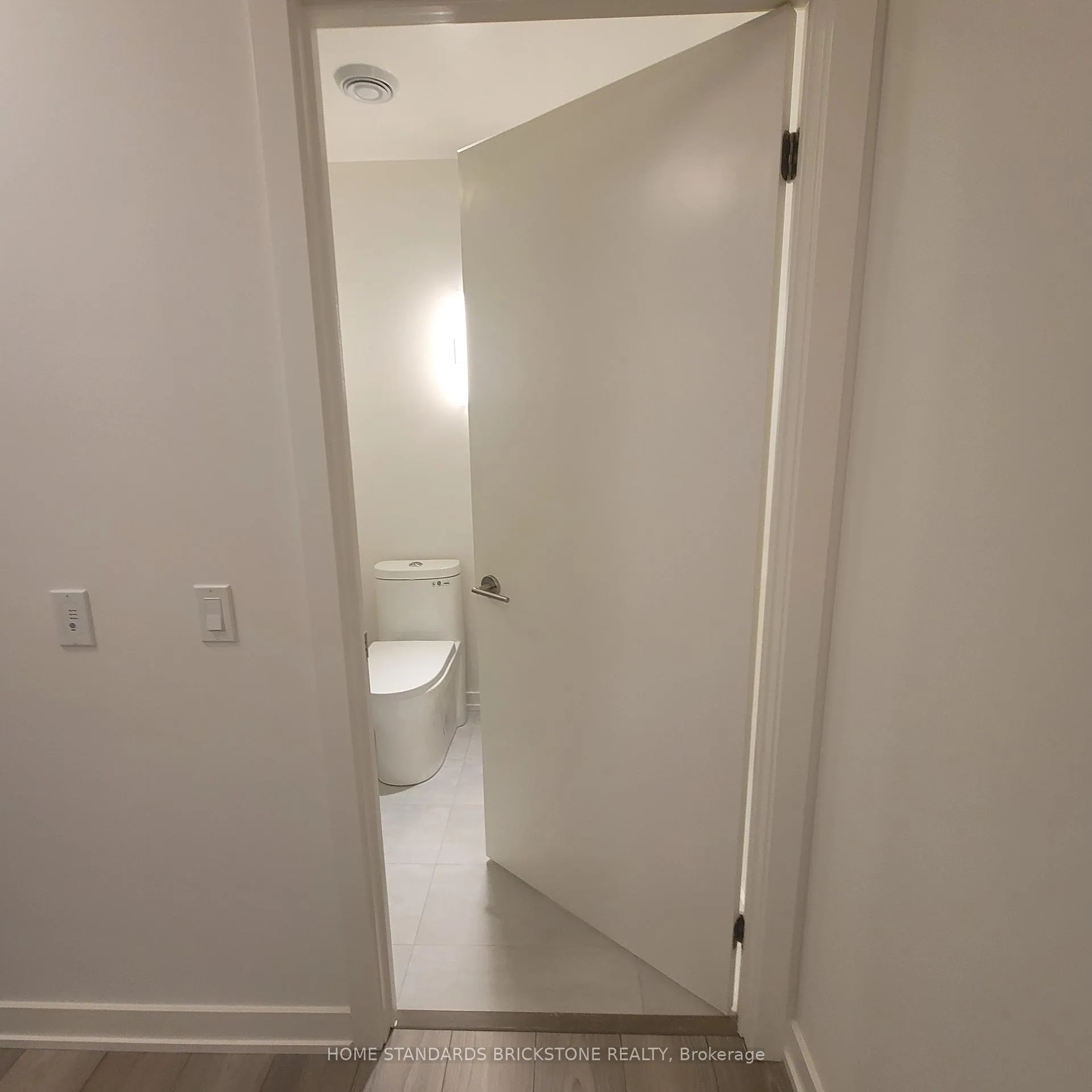 Photo 12 of Unit 1012, 110 Broadway Avenue, Toronto, Mount Pleasant West — HOMEH