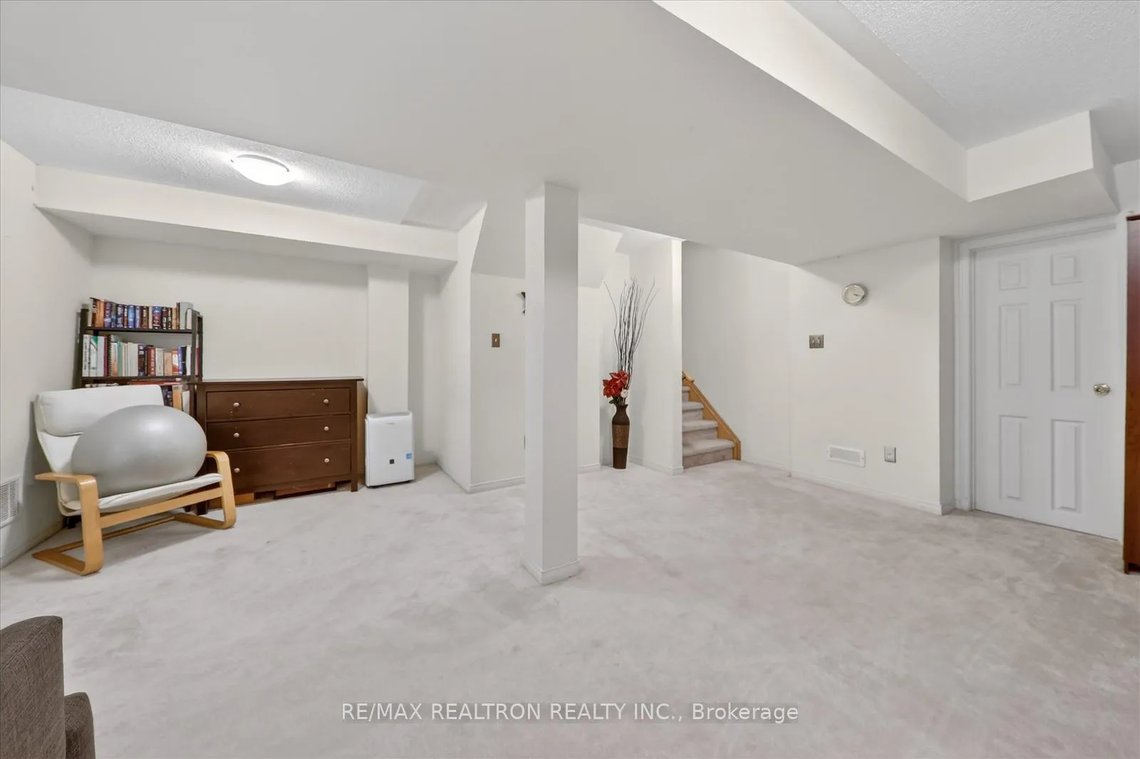 Photo 2 of 8 Hickman Road, Ajax, South East — HOMEH