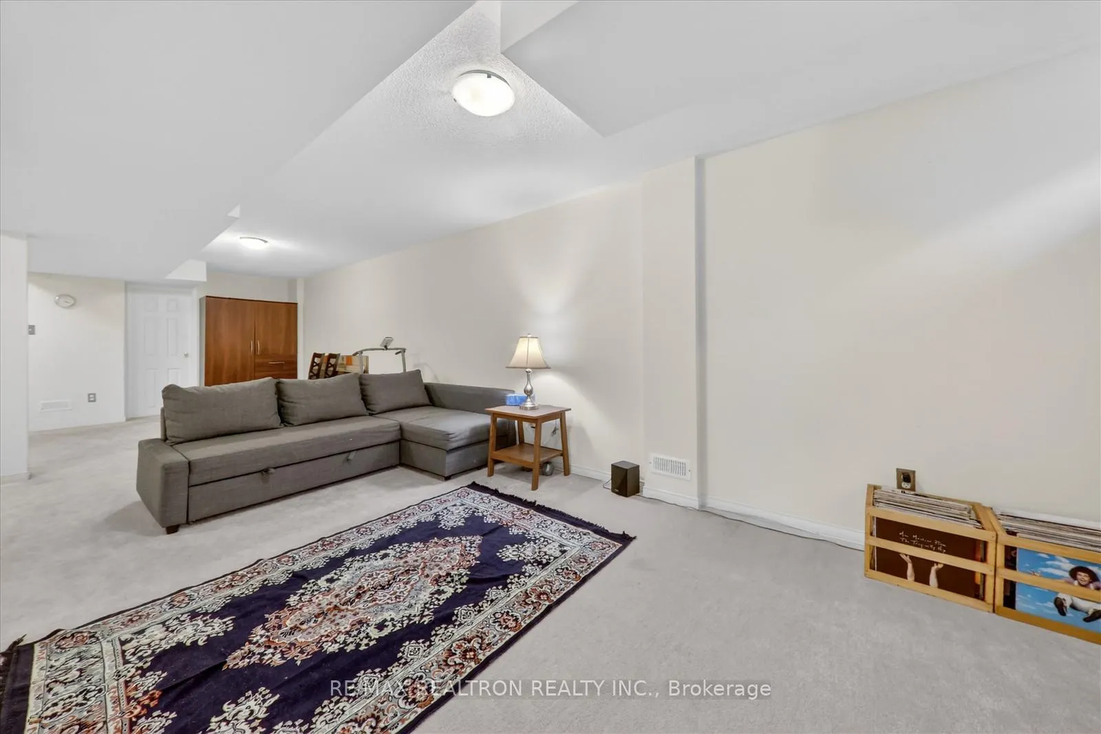 Photo 3 of 8 Hickman Road, Ajax, South East — HOMEH