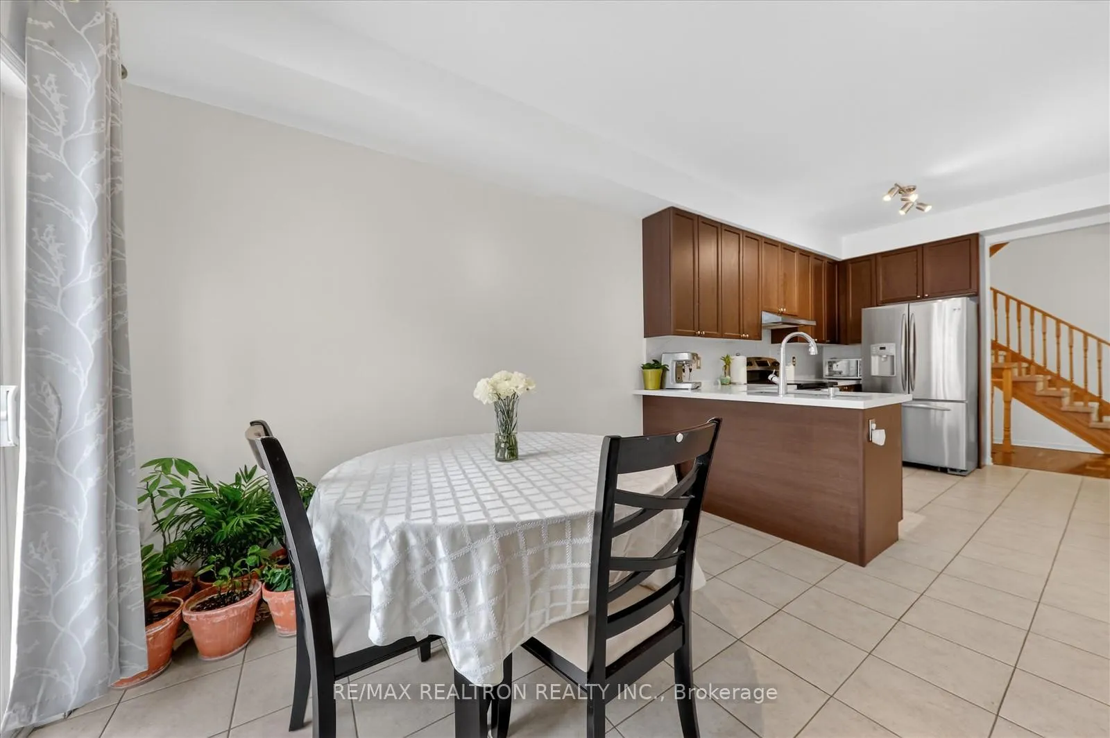 Photo 5 of 8 Hickman Road, Ajax, South East — HOMEH