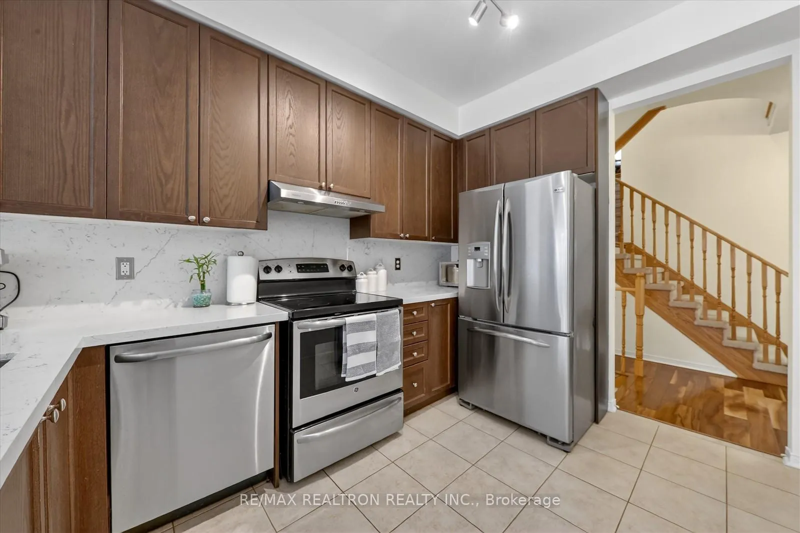 Photo 8 of 8 Hickman Road, Ajax, South East — HOMEH