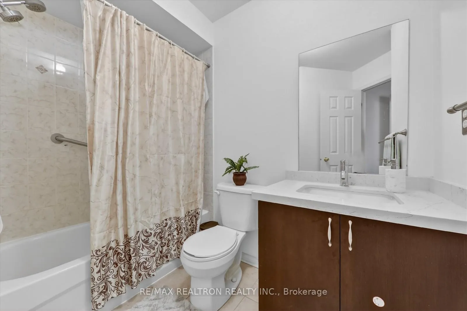 Photo 13 of 8 Hickman Road, Ajax, South East — HOMEH