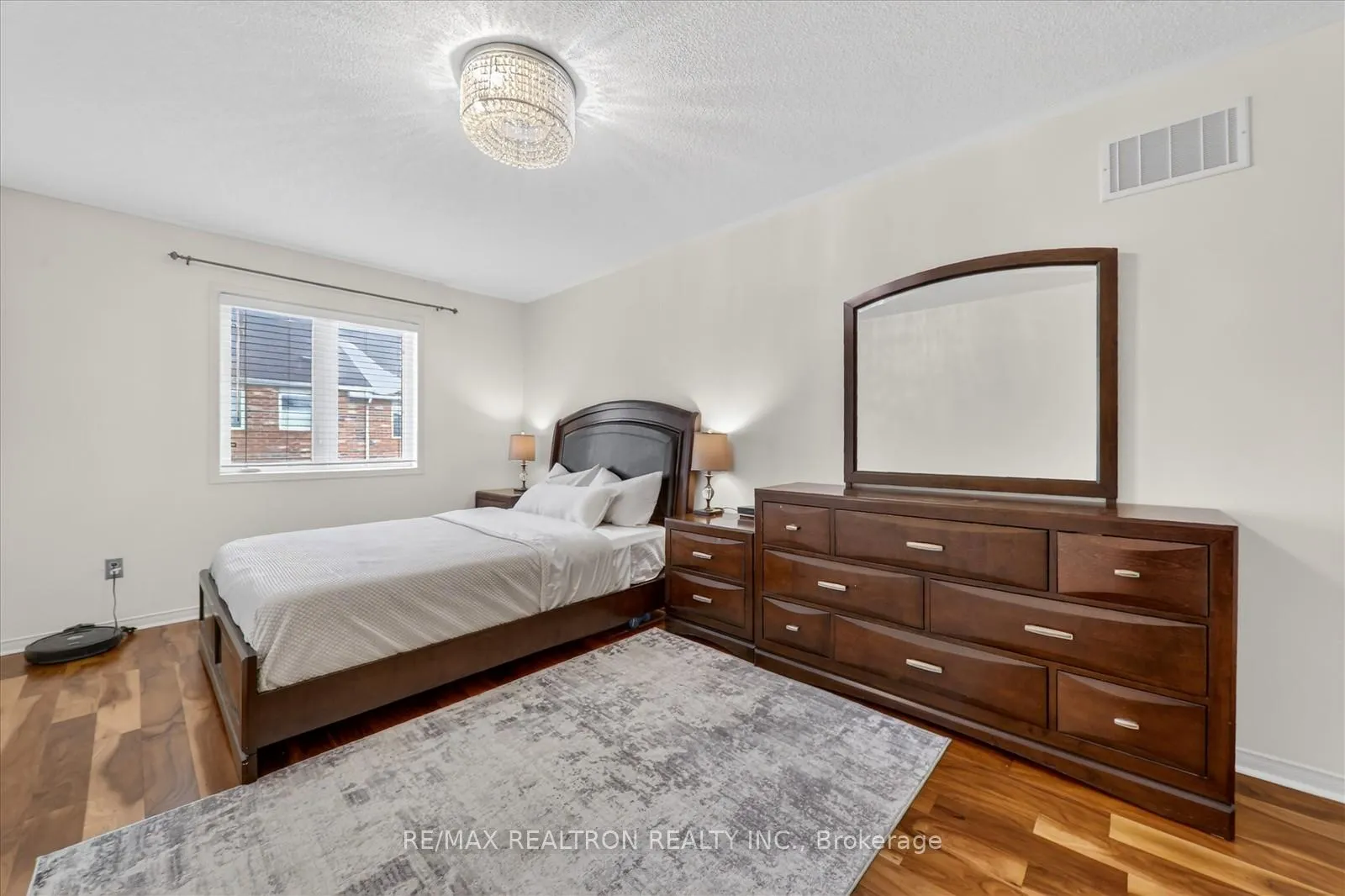 Photo 17 of 8 Hickman Road, Ajax, South East — HOMEH