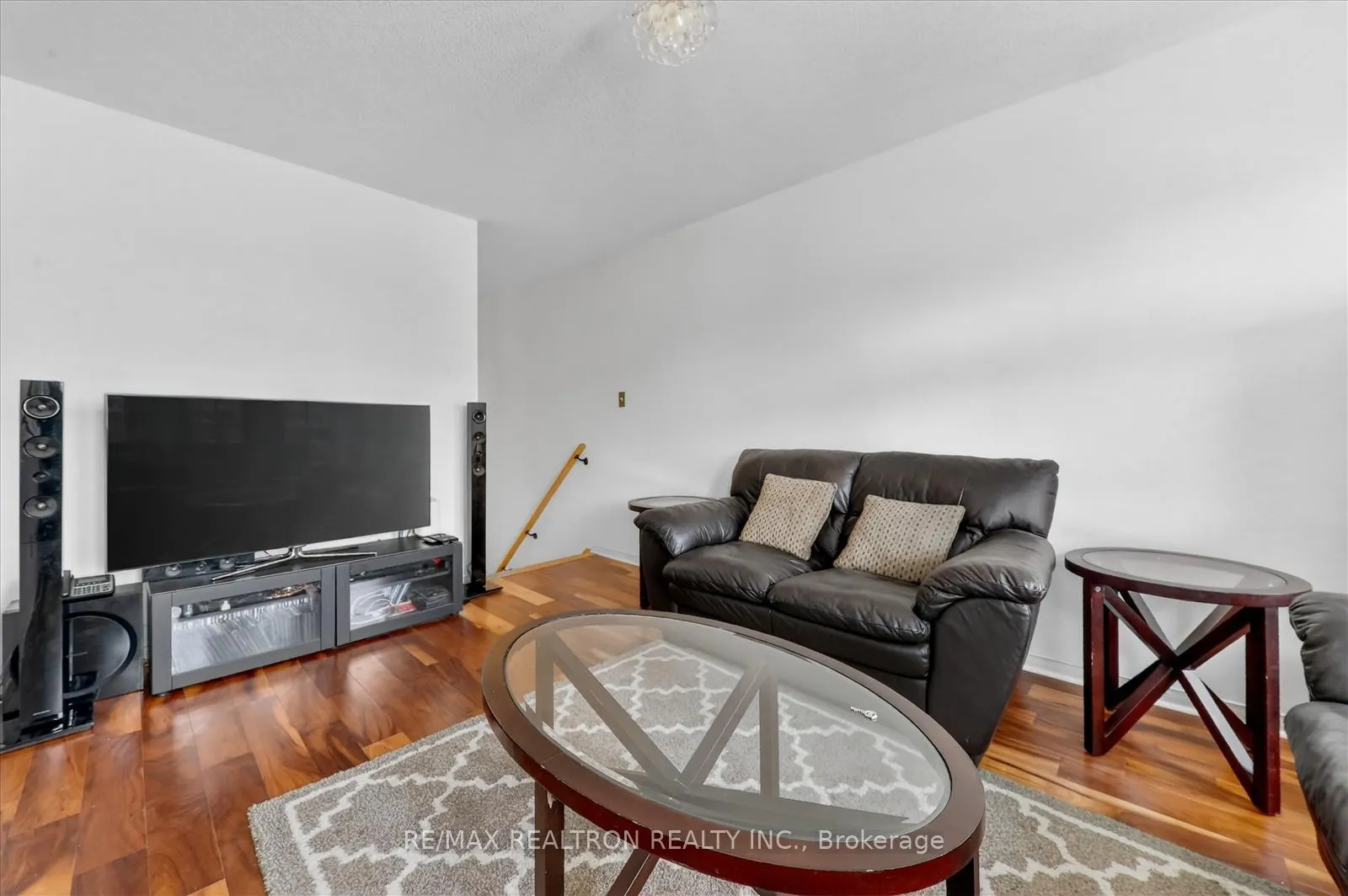 Photo 23 of 8 Hickman Road, Ajax, South East — HOMEH