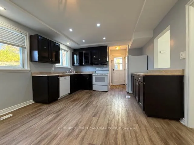 Photo 12 of 17 Vincent Crescent, London, South Q — HOMEH