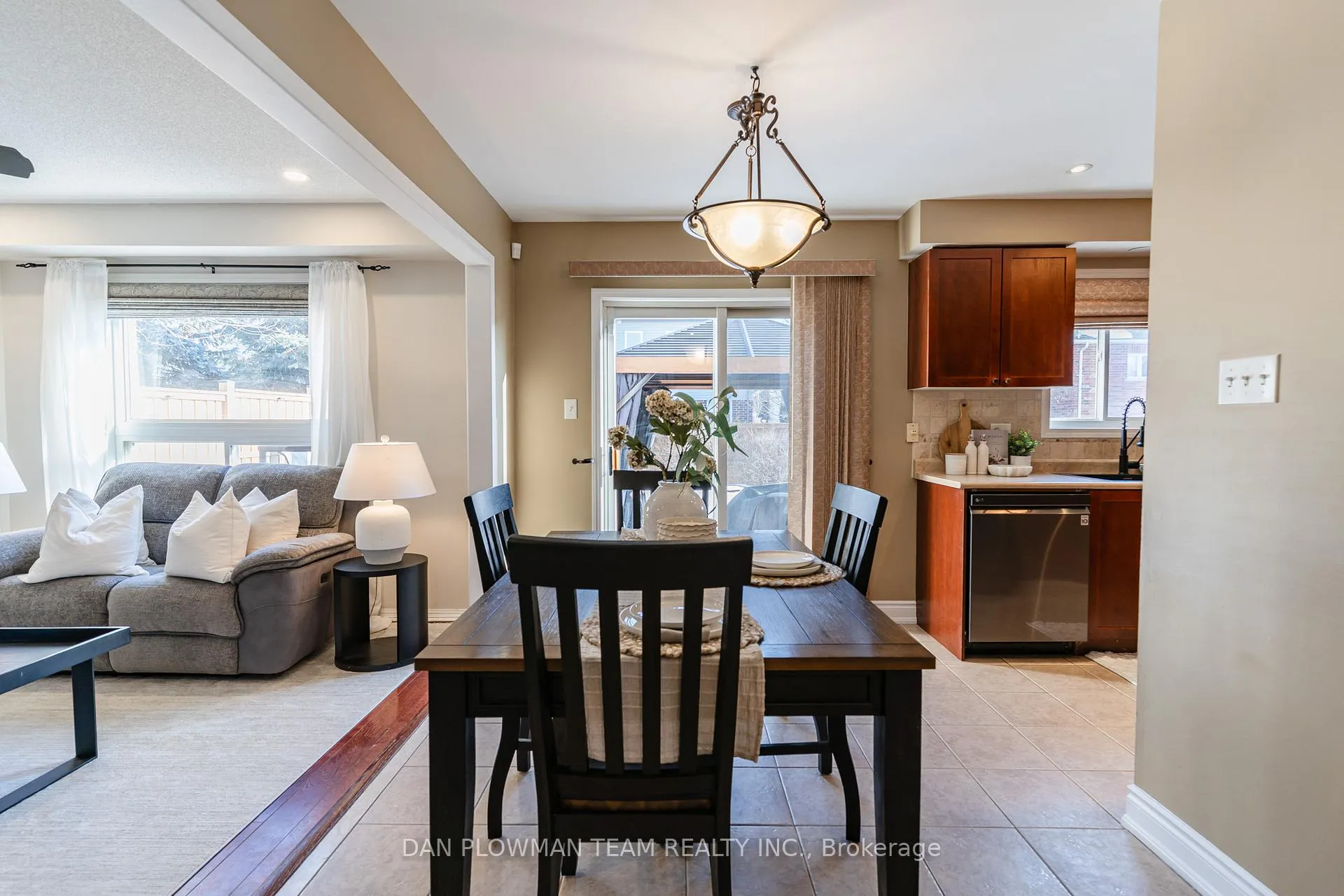 Photo 8 of 589 Greenhill Avenue, Oshawa, Samac — HOMEH