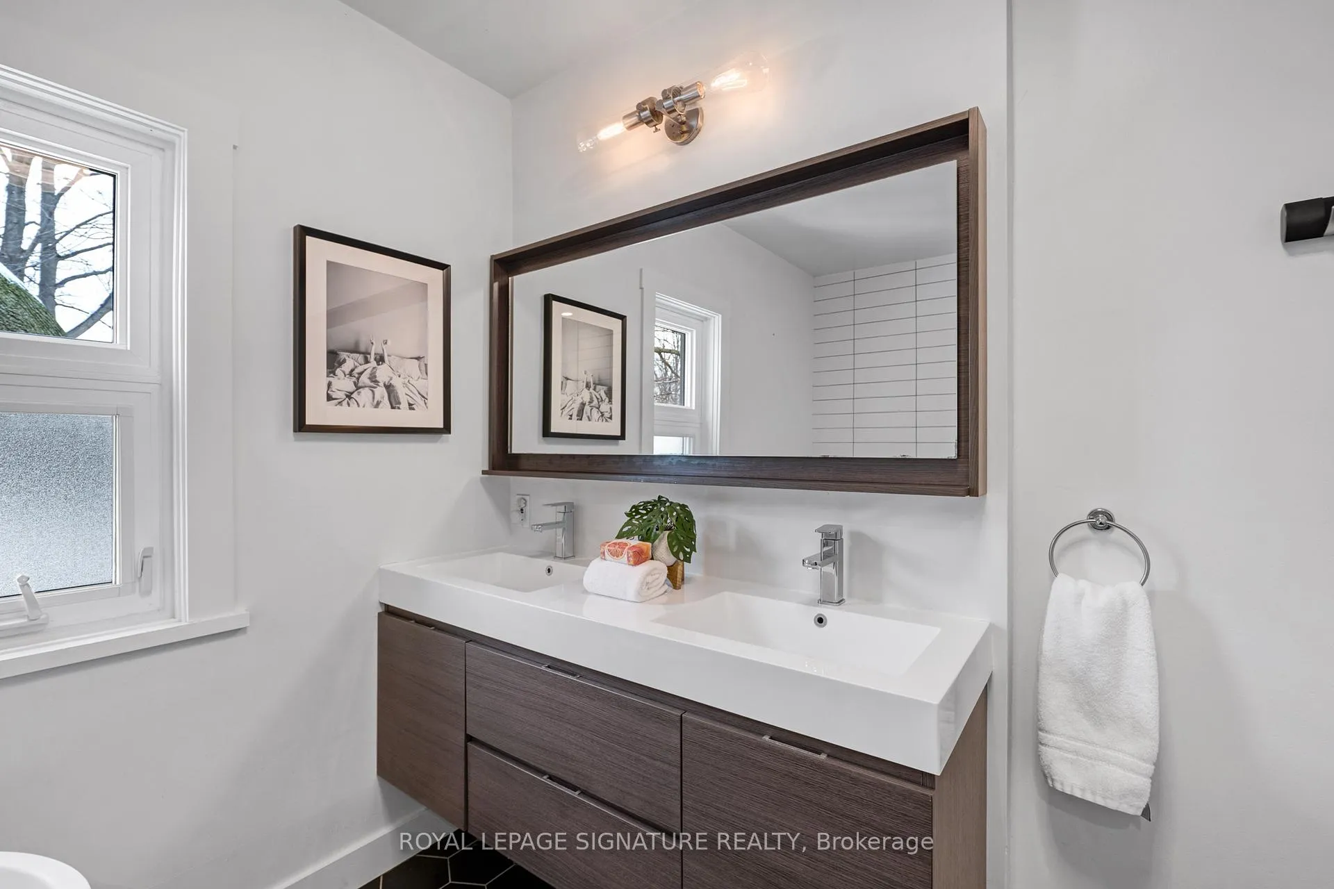 Photo 17 of 38 Bastedo Avenue, Toronto, Woodbine Corridor — HOMEH