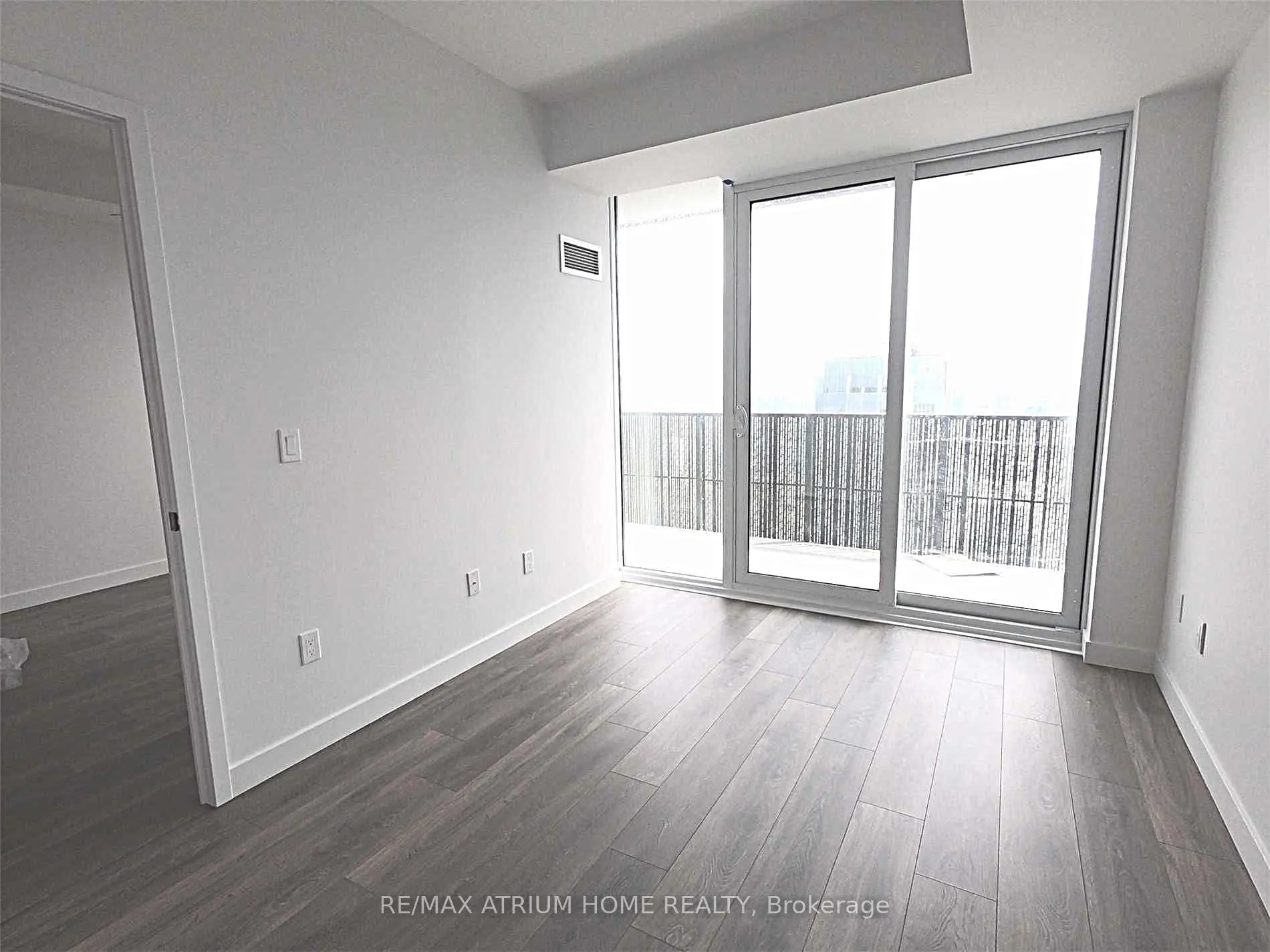 Photo 6 of Unit 4601, 8 Eglinton Avenue E, Toronto, Mount Pleasant West — HOMEH