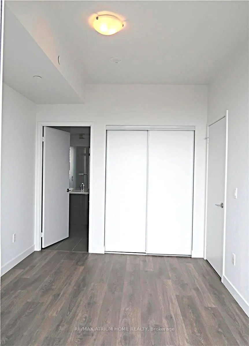 Photo 7 of Unit 4601, 8 Eglinton Avenue E, Toronto, Mount Pleasant West — HOMEH