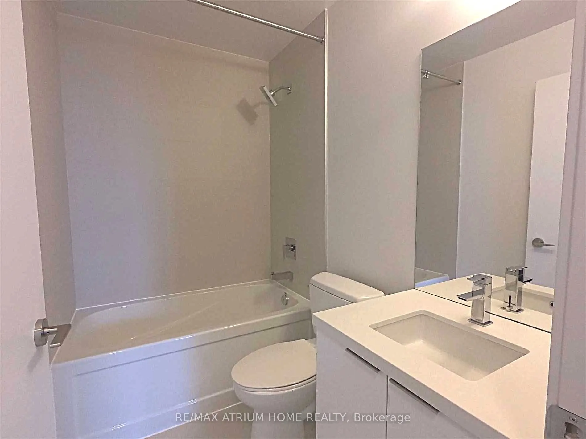 Photo 8 of Unit 4601, 8 Eglinton Avenue E, Toronto, Mount Pleasant West — HOMEH