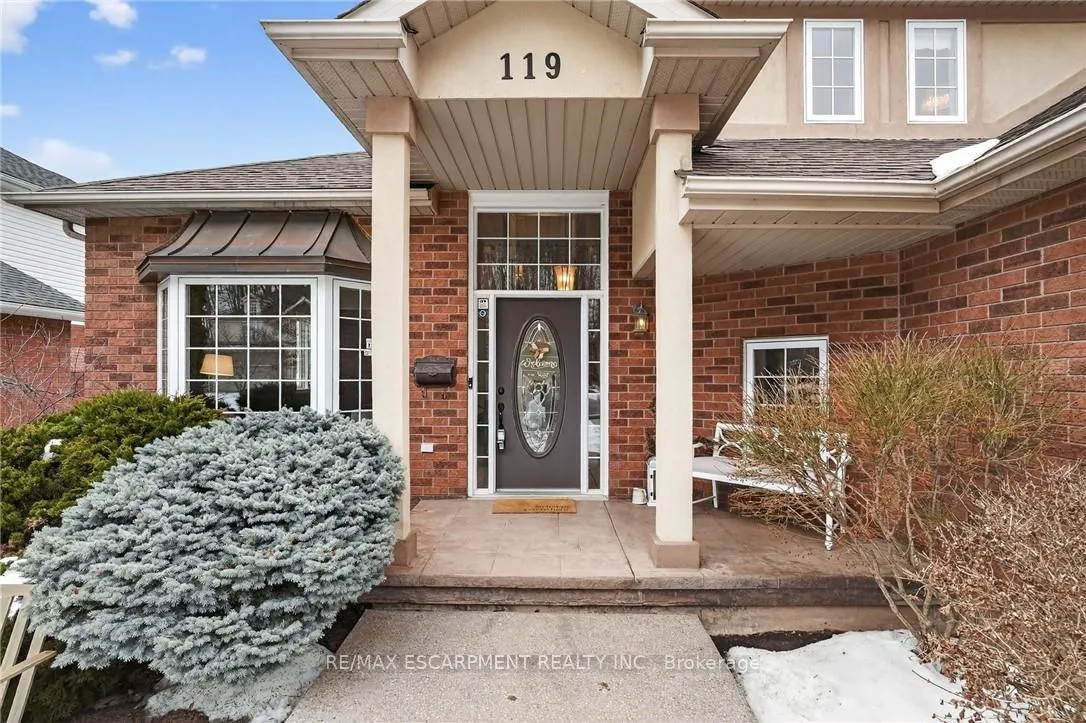 Photo 4 of 119 Dorchester Drive, Grimsby, Grimsby East — HOMEH