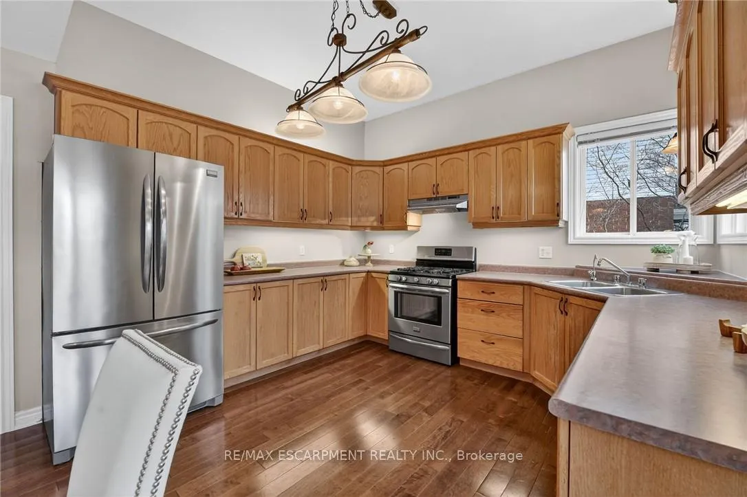 Photo 18 of 119 Dorchester Drive, Grimsby, Grimsby East — HOMEH