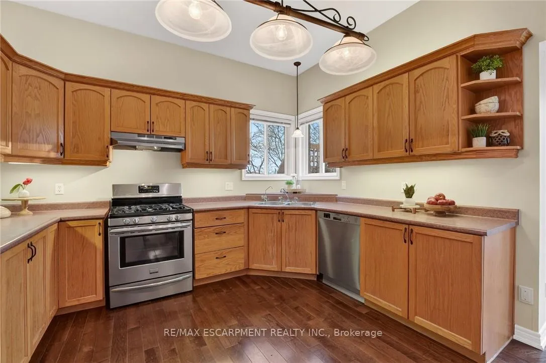 Photo 19 of 119 Dorchester Drive, Grimsby, Grimsby East — HOMEH