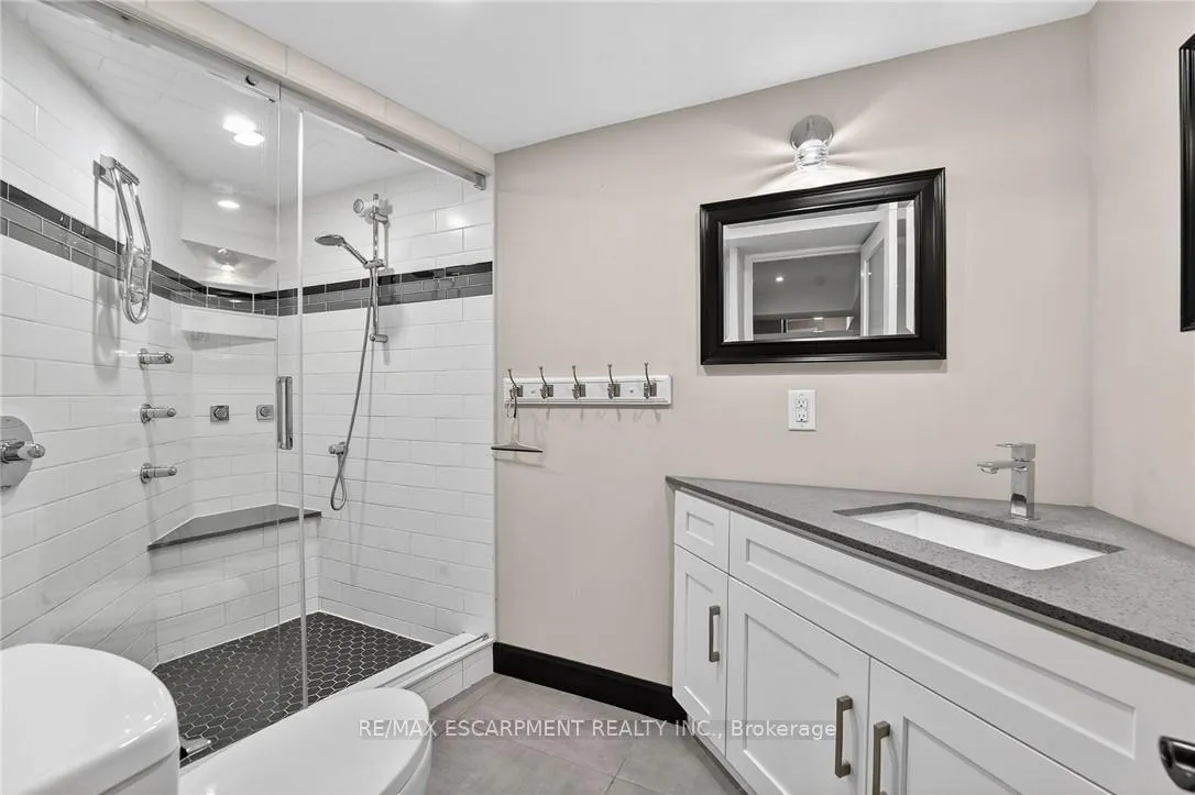 Photo 33 of 119 Dorchester Drive, Grimsby, Grimsby East — HOMEH