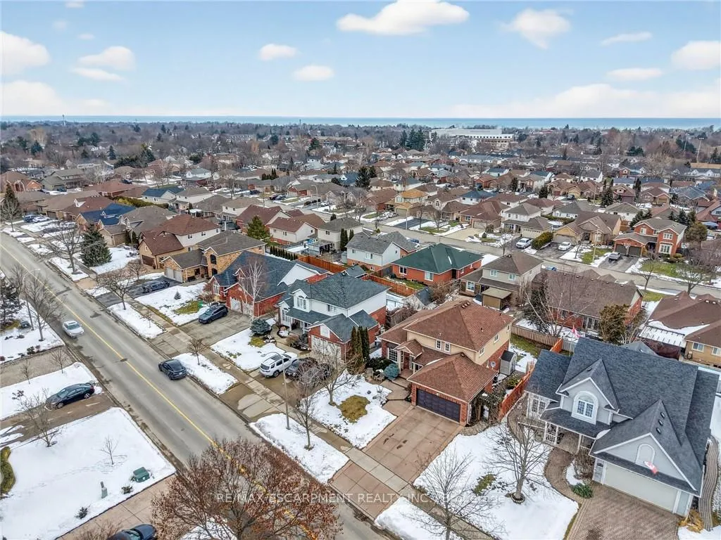 Photo 43 of 119 Dorchester Drive, Grimsby, Grimsby East — HOMEH