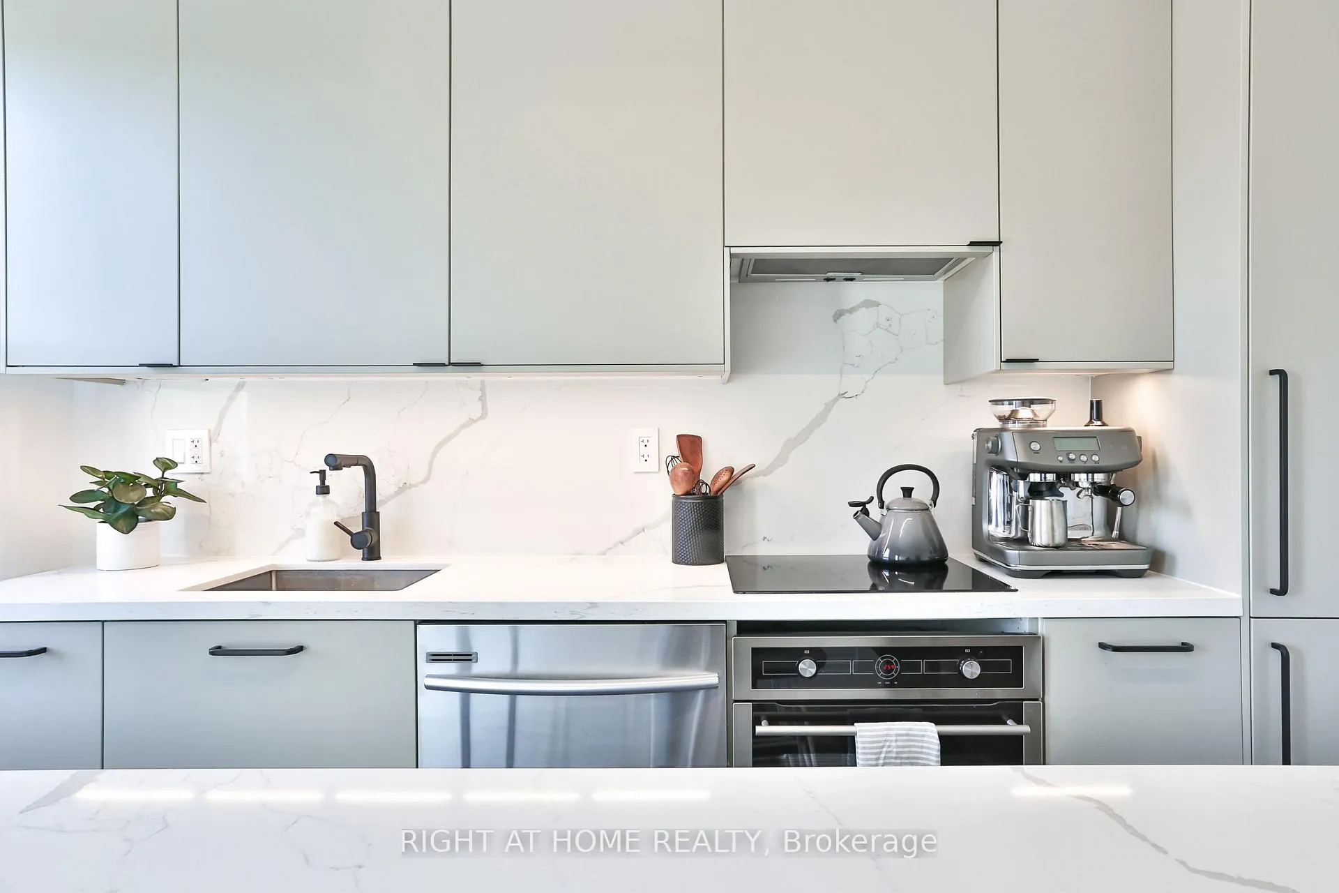 Photo 3 of 1365 Lansdowne Avenue, Toronto, Corso Italia-Davenport — HOMEH
