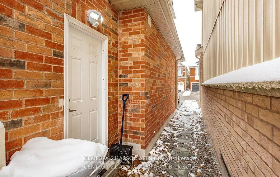Photo 2 of Unit Basement, 8 Stillwater Crescent, Hamilton, Waterdown — HOMEH