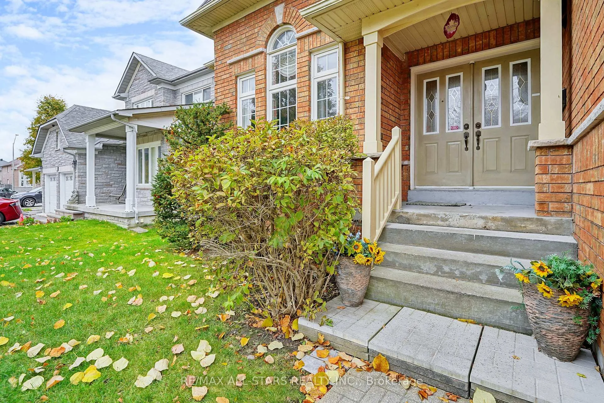 Photo 3 of 54 Bretton Circle, Markham, Rouge Fairways — HOMEH