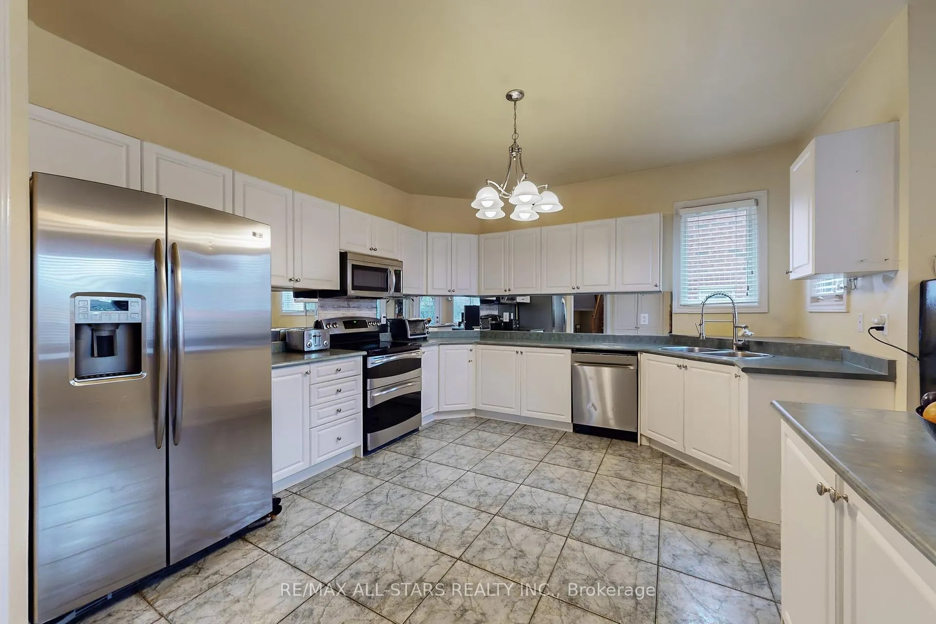 Photo 13 of 54 Bretton Circle, Markham, Rouge Fairways — HOMEH