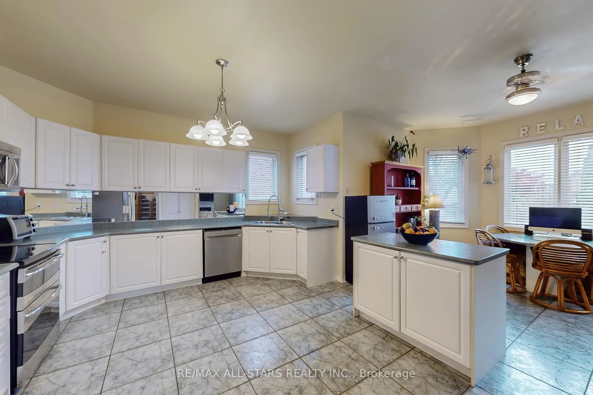 Photo 14 of 54 Bretton Circle, Markham, Rouge Fairways — HOMEH